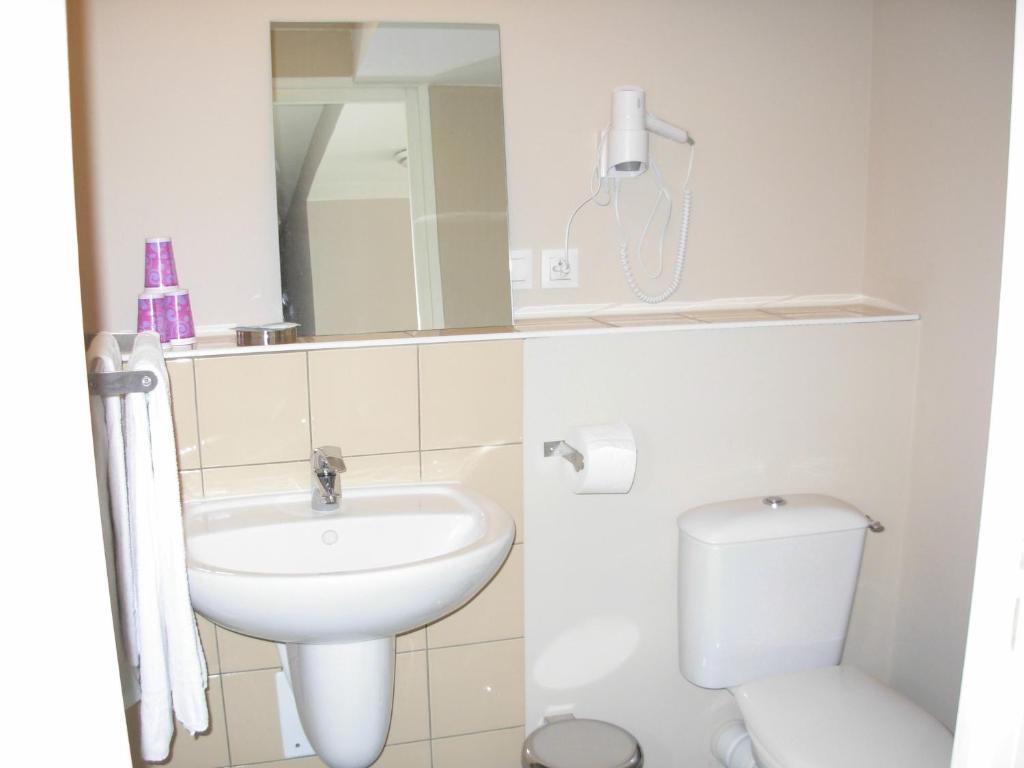 Logis Hotel Restaurant De La Dore Vertolaye Room photo