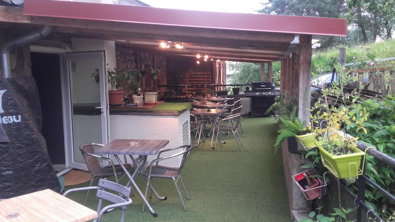 Logis Hotel Restaurant De La Dore Vertolaye Exterior photo